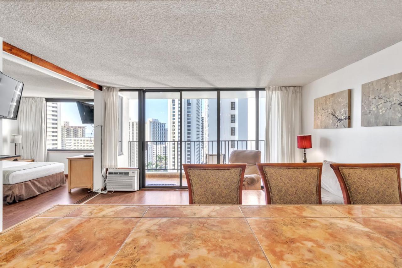 Sea View Condos At The Waikiki Banyan - Free Parking! Honolulu Eksteriør bilde